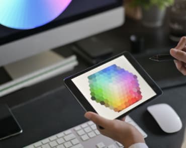 работает с палитрой цветов